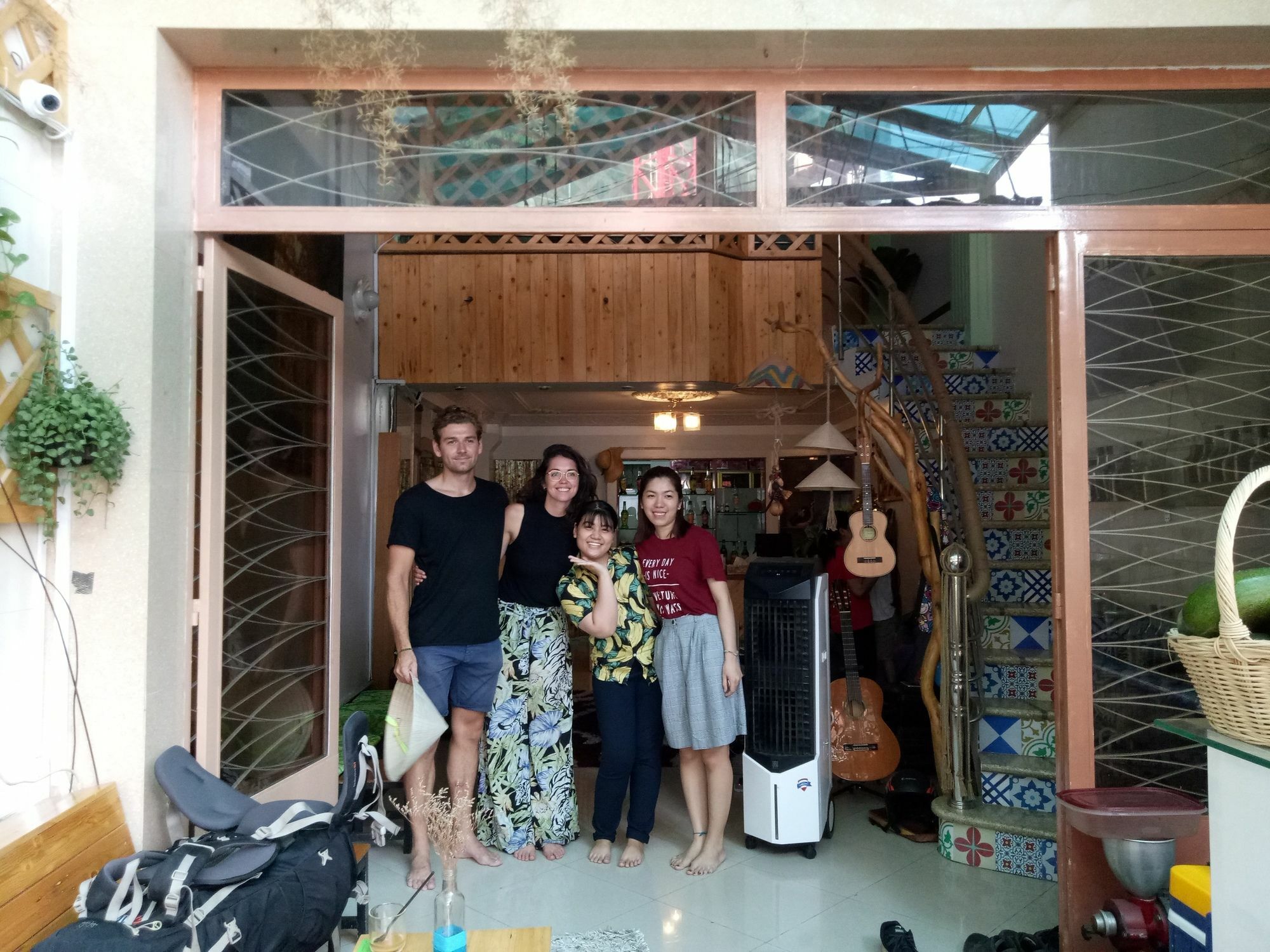 Tropical Vibes Homestay Хошимин Экстерьер фото